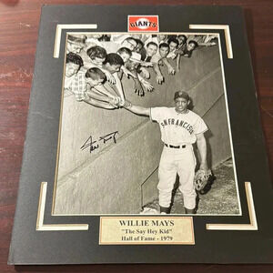 Willie Mays Giants Hall of Fame 1979 Signed Photo